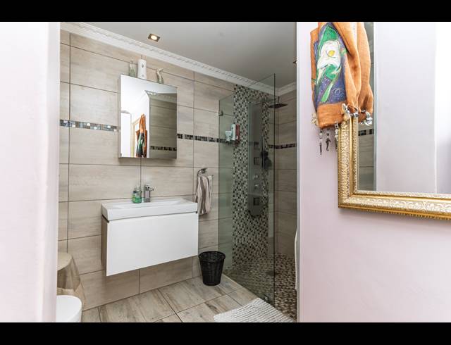 4 BEDROOM FREEHOLD FOR SALE IN BLUEWATER ESTATE